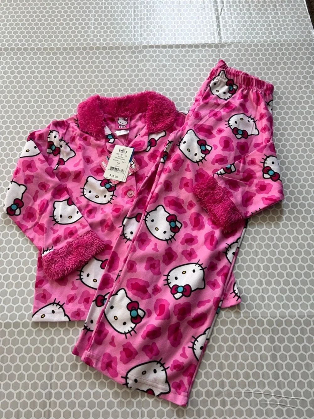 NWT Hello Kitty Pink Fuzzy Trim Girls' Pajama Set. Size 6